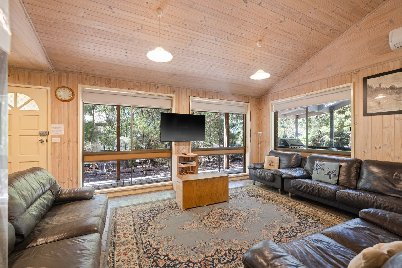 Island Crescent Pines Retreat