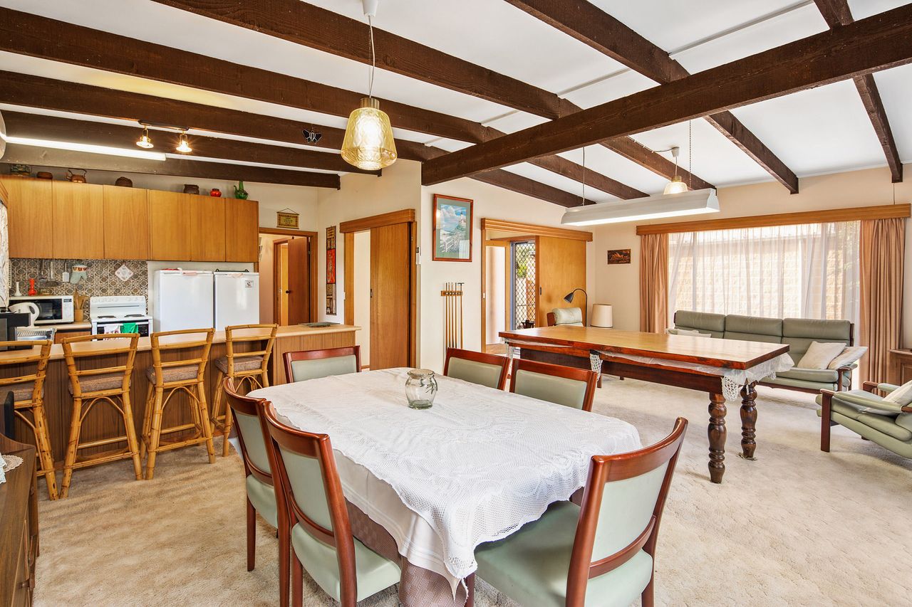 Cozy Silverleaves Cottage