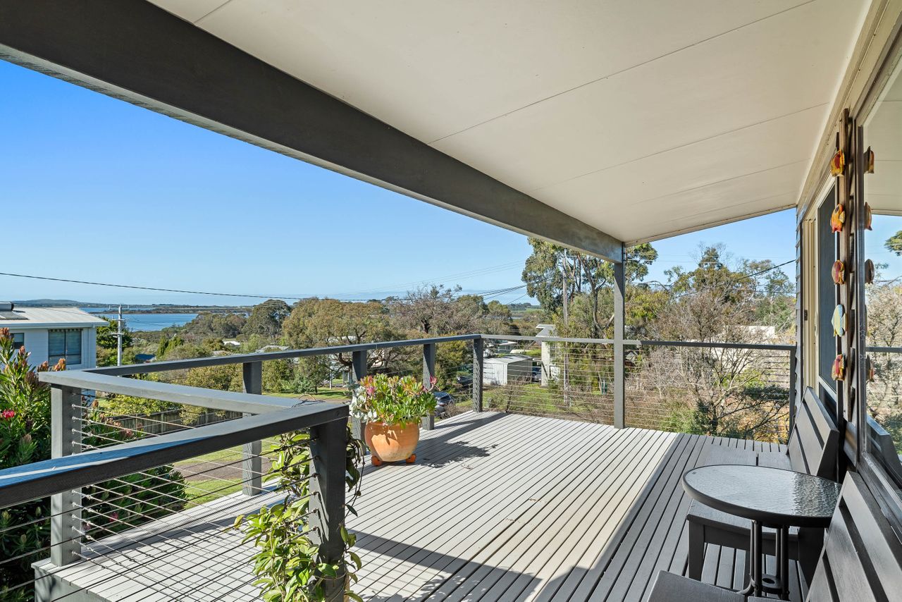 Rhyll Retreat with Water Views